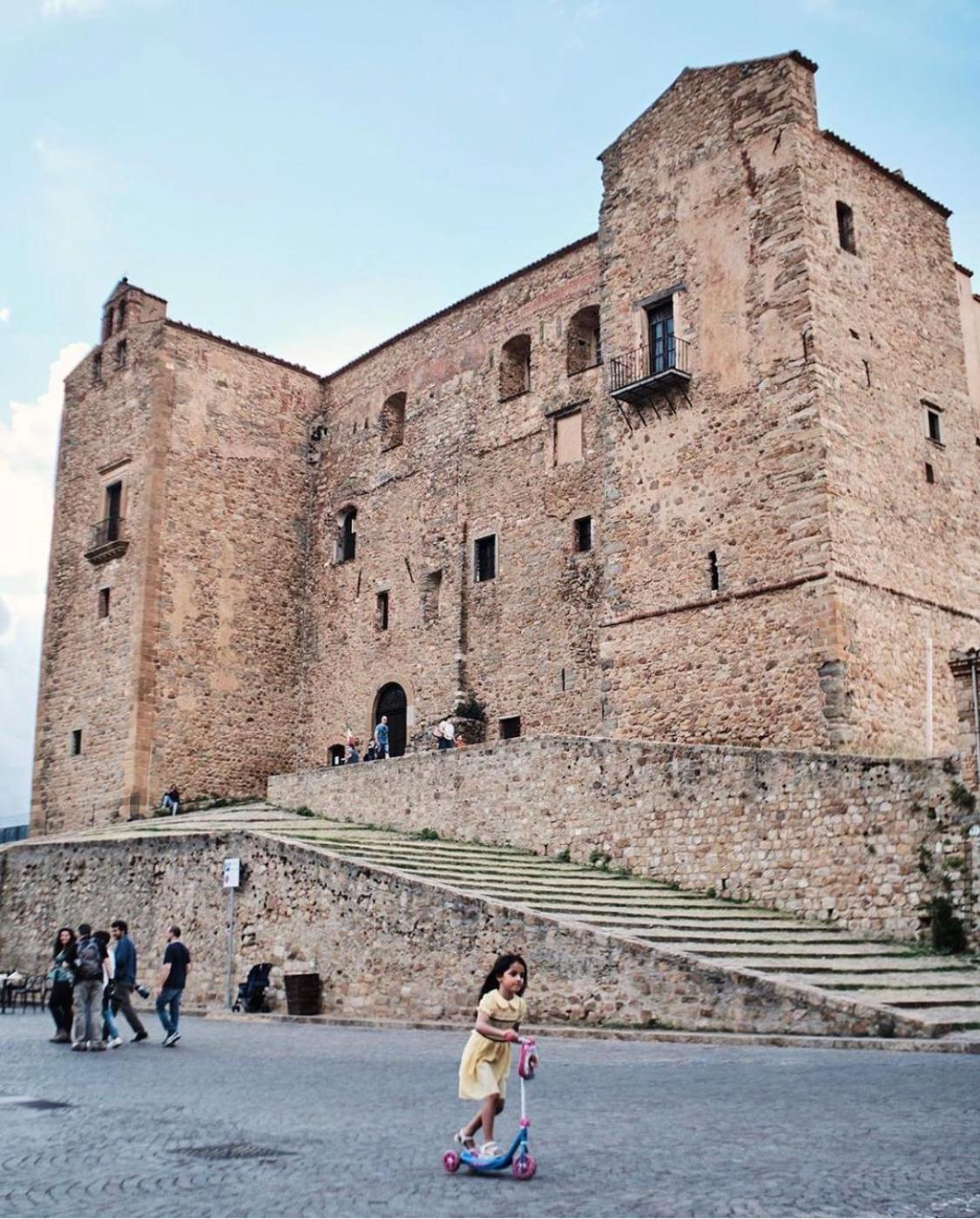 الشقق الفندقية كاستلبونوفي  Porta San Paolo House المظهر الخارجي الصورة